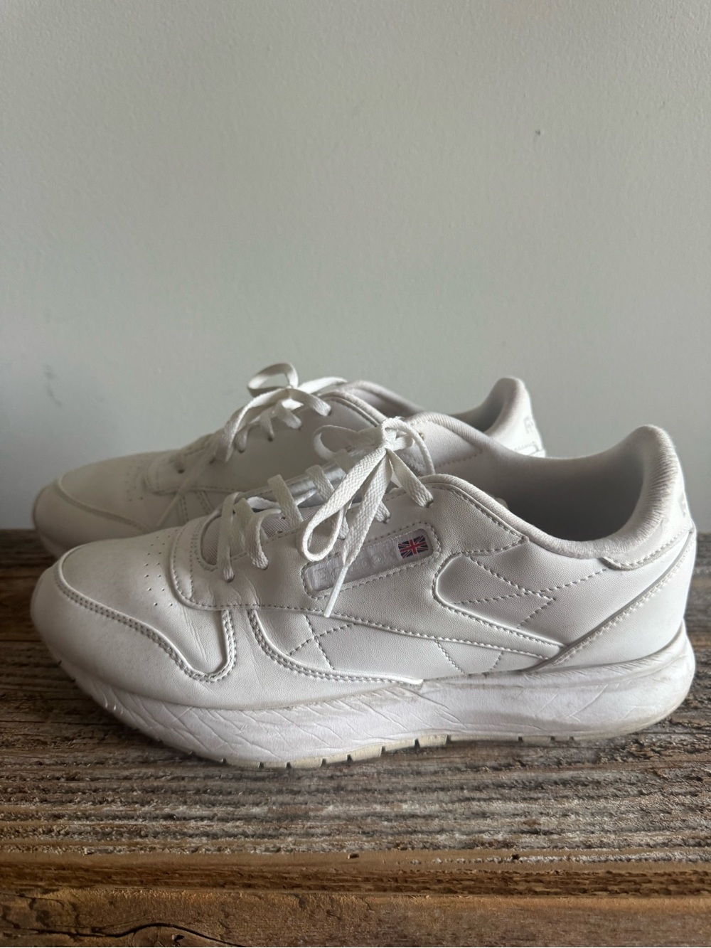 USED-Women Size 10.5 Reebok Shoes